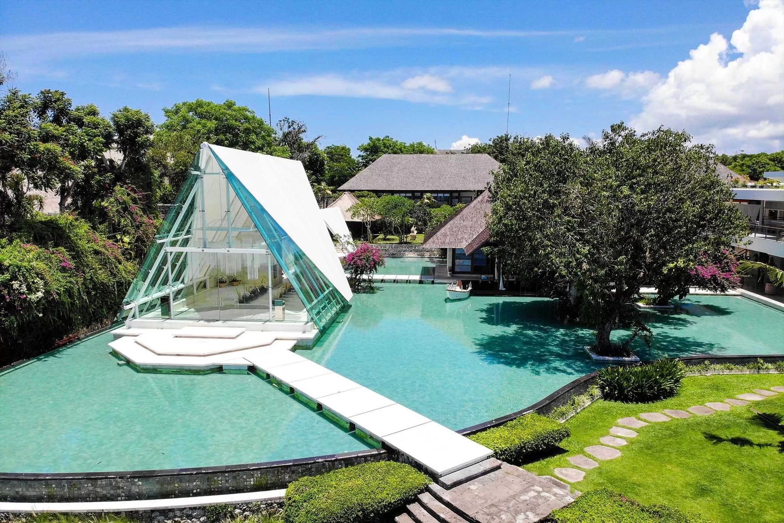 Tirtha Uluwatu, a cliff front wedding venue in Uluwatu, Indonesia