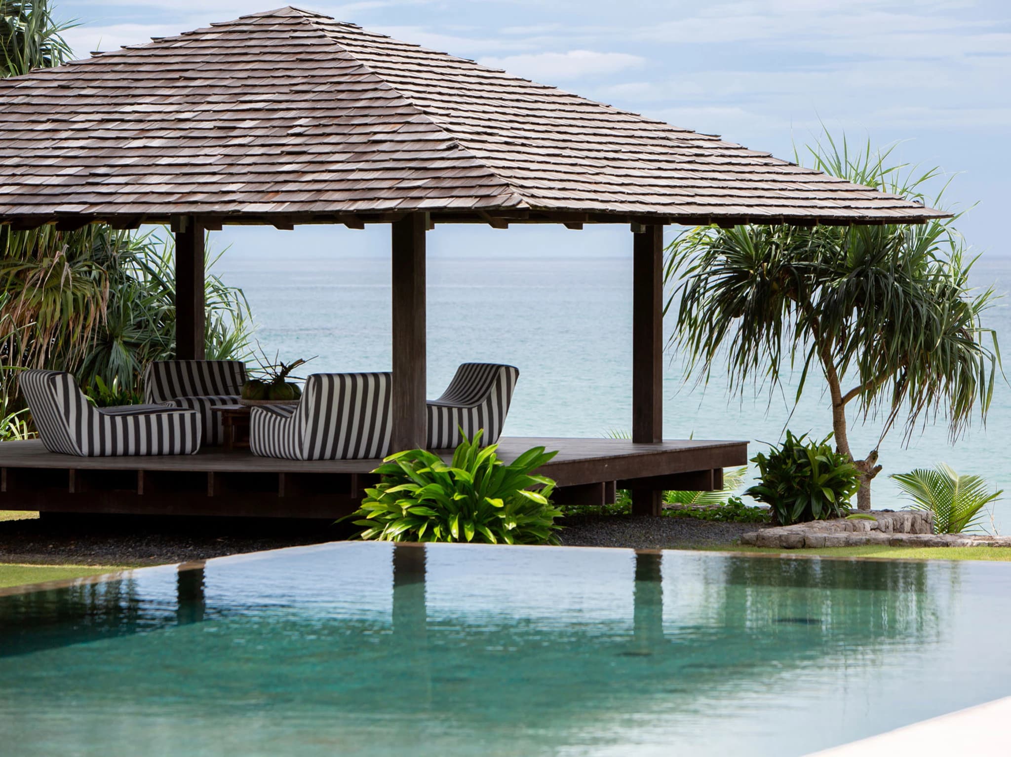 Villa Amarelo — cliff front wedding venue in Natai Beach, Thailand · photo 5 of 10