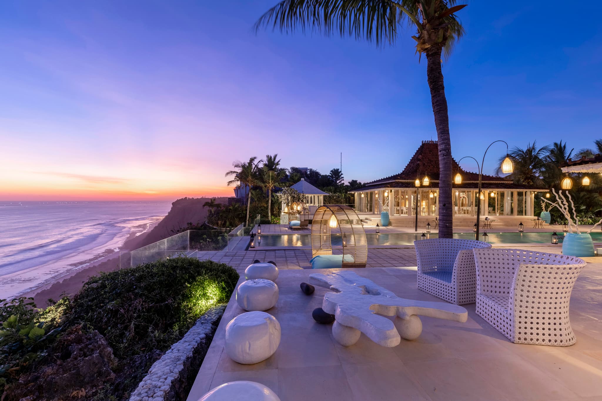 Villa Plenilunio, a cliff front wedding venue in Bali, Indonesia