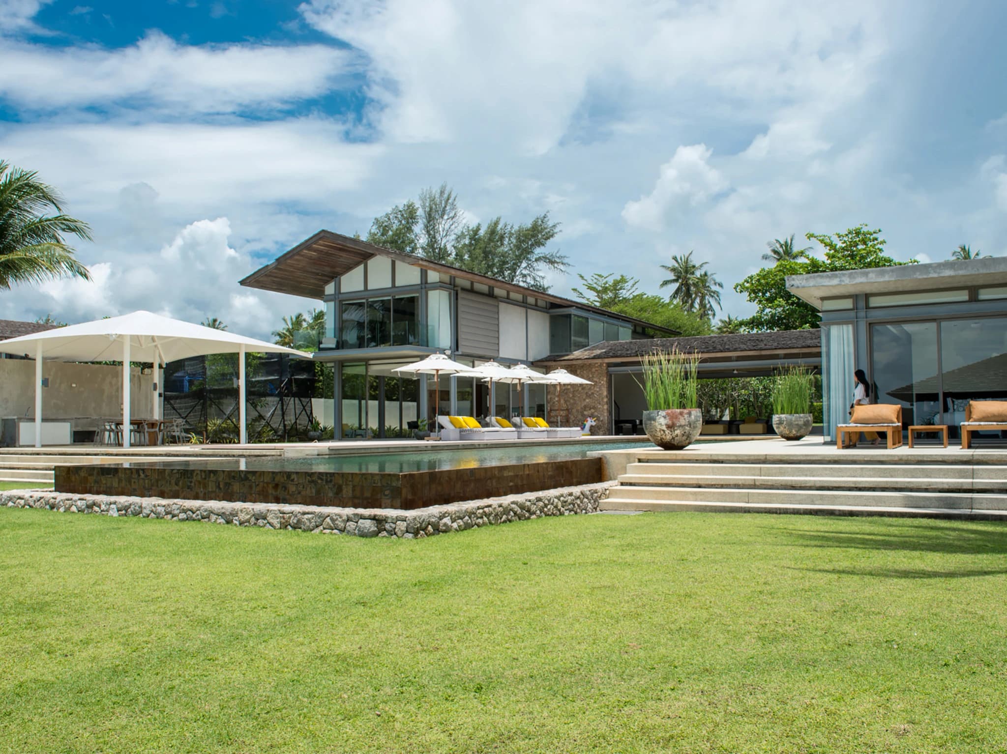 Villa Amarelo — cliff front wedding venue in Natai Beach, Thailand · photo 7 of 10